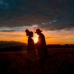 coppia al tramonto