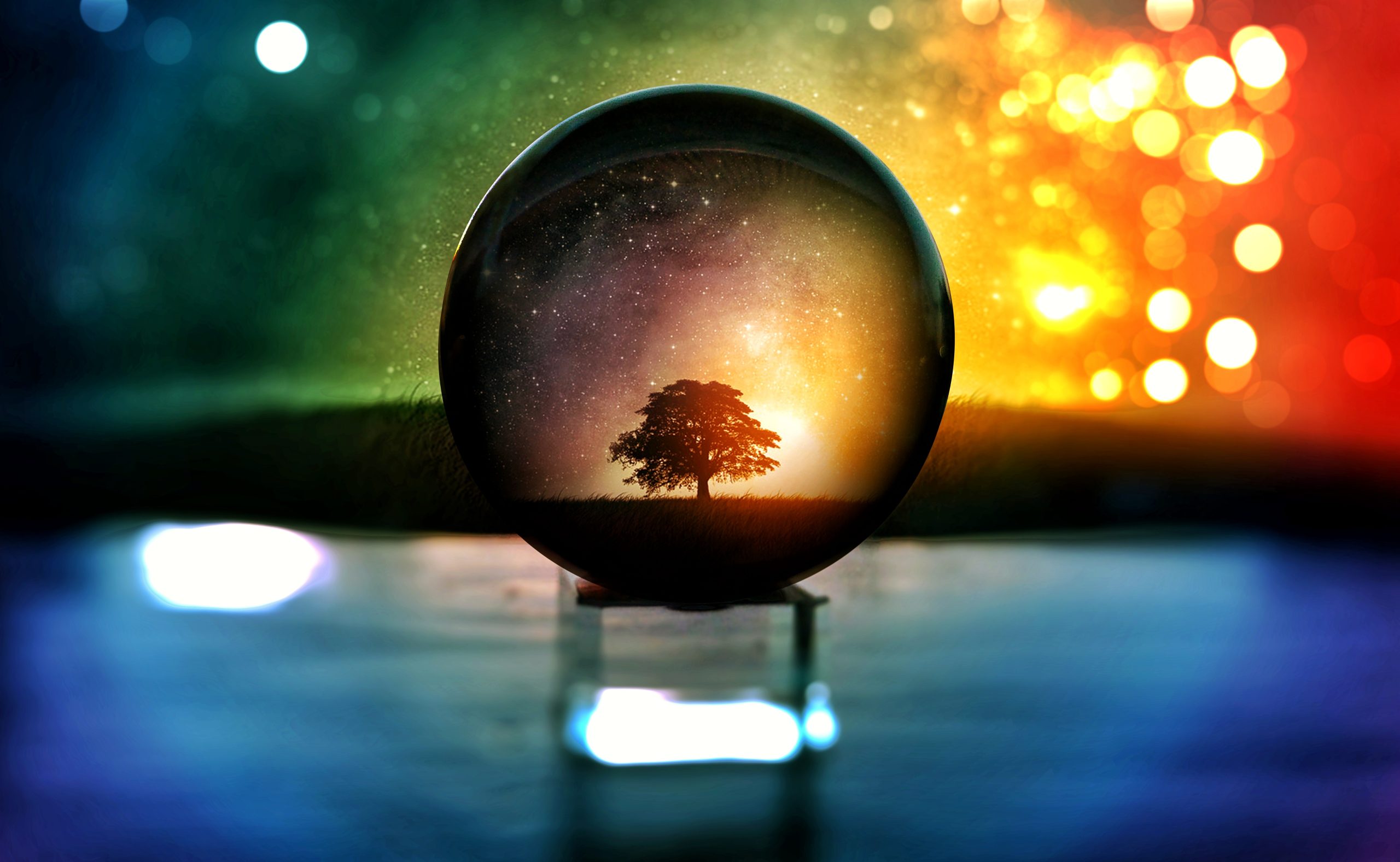 Rappresentazione moderna dell'Albero della Vita in una sfera di cristallo